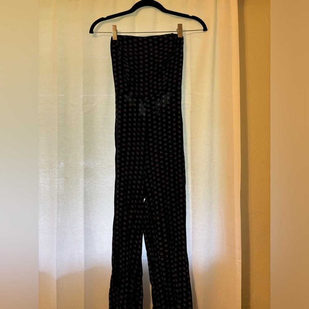 Patterned jumpsuit with a tie in the back. Navy Blue. XS. Only worn twice!